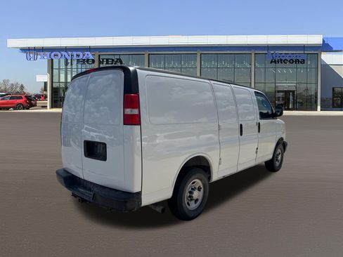 Used 2019 Chevrolet Express 3500 w/ Driver Convenience Package RWD image 4