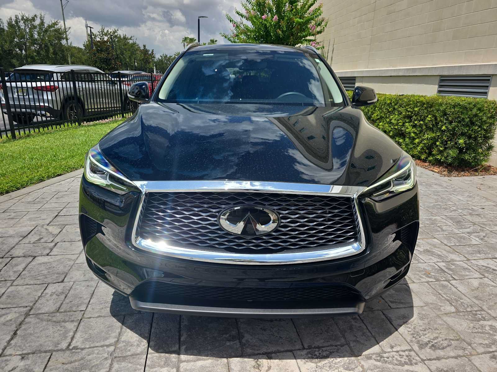 Certified 2025 INFINITI QX50 Luxe AWD/4WD image 2