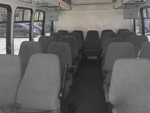 Used 2003 Ford E-450 and Econoline 450 image 20