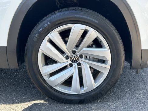 Used 2023 Volkswagen Atlas Cross Sport SE w/ Panoramic Sunroof Package FWD image 7