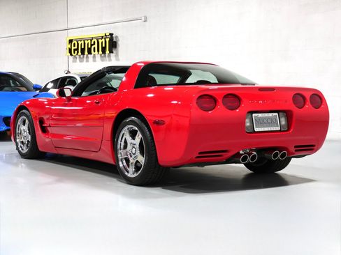 Used 1997 Chevrolet Corvette Coupe w/ Memory Pkg RWD image 36
