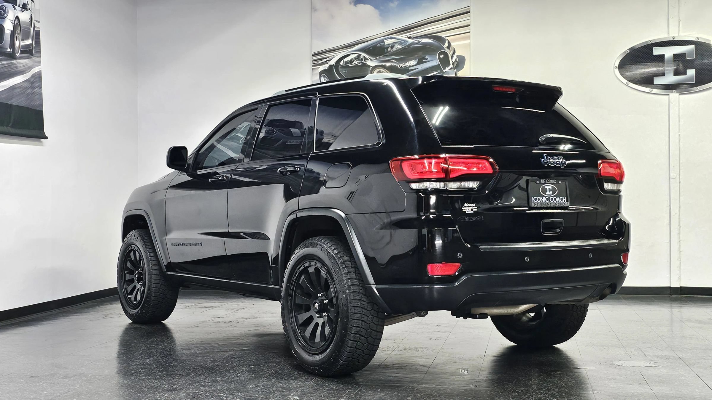 Used 2018 Jeep Grand Cherokee Laredo AWD/4WD image 25