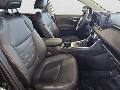 Used 2021 Toyota RAV4 XLE Premium image 10