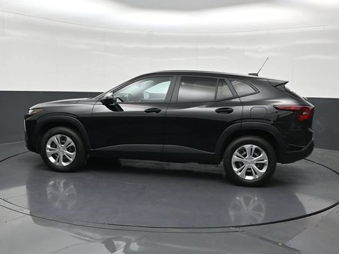 Used 2024 Chevrolet Trax LS FWD image 2