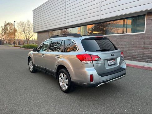 Used 2012 Subaru Outback 2.5i Premium image 9