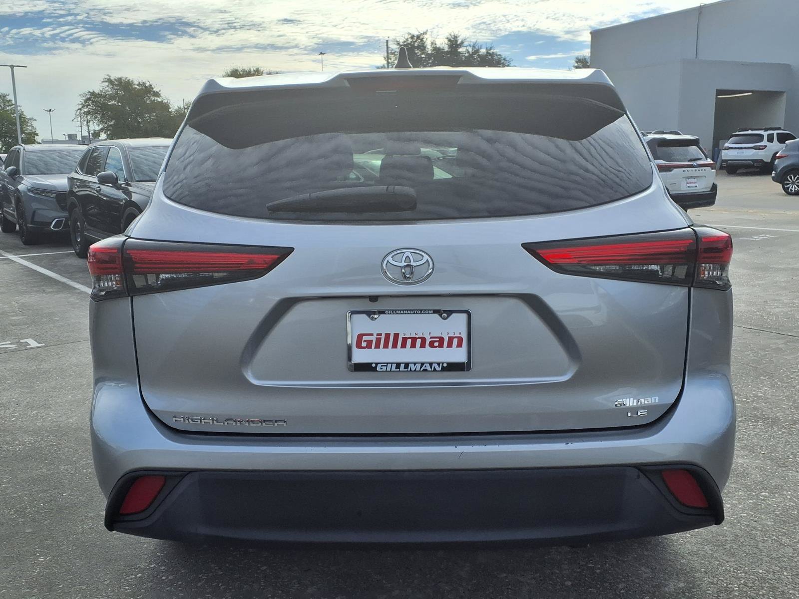 Used 2022 Toyota Highlander LE FWD image 24