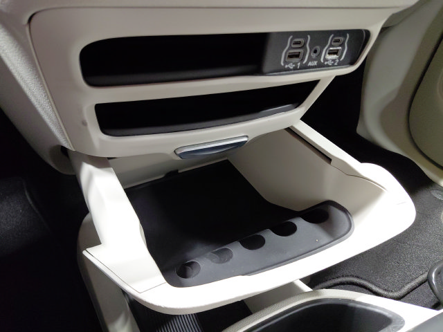 Used 2024 Chrysler Pacifica Touring-L FWD image 36