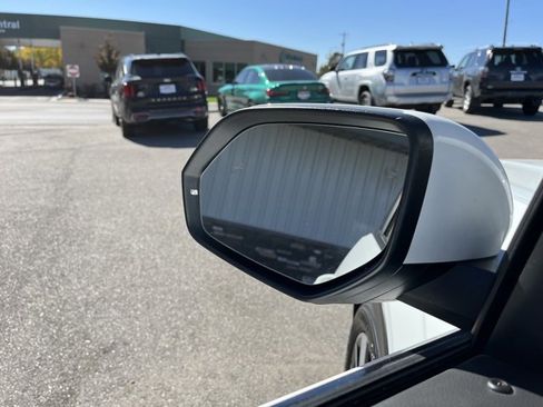 Used 2024 Volkswagen Atlas SE image 22