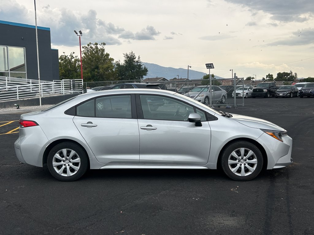 Used 2025 Toyota Corolla LE FWD image 2