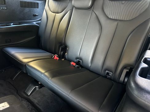 Used 2024 Hyundai Palisade Calligraphy image 17
