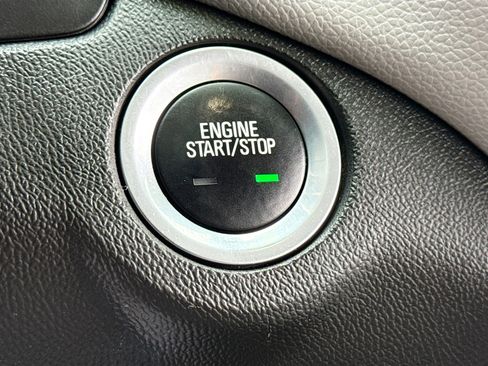 Used 2020 Chevrolet Equinox LS w/ LS Convenience Package FWD image 9