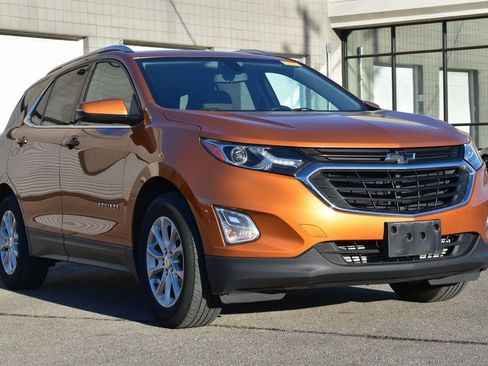 Used 2019 Chevrolet Equinox LT w/ Sun & Navigation Package image 3