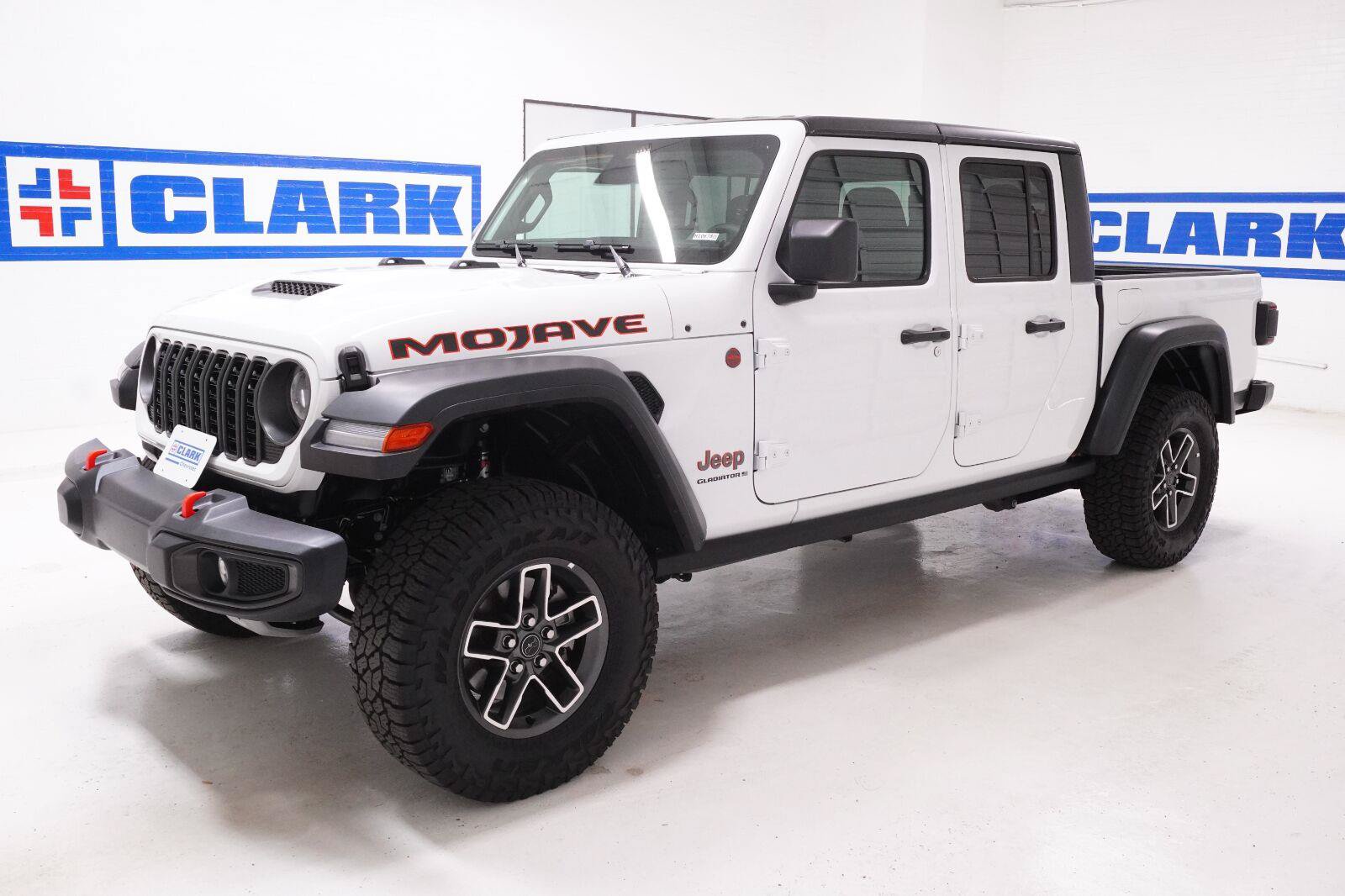 Used 2026 Jeep Gladiator Mojave AWD/4WD image 34