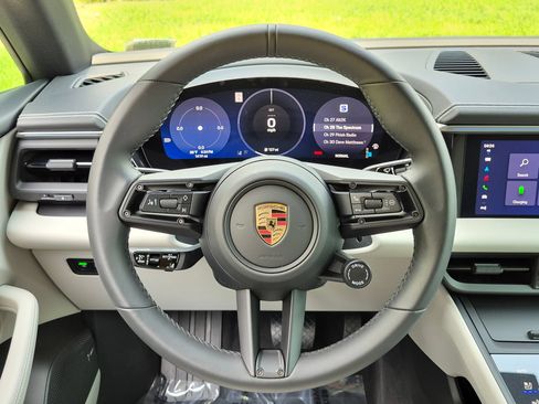 Certified 2025 Porsche Macan Electric RWD image 8