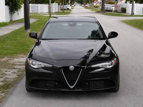 Used 2017 Alfa Romeo Giulia RWD image 4