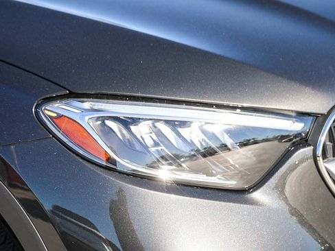 Used 2025 Mercedes-Benz GLC 300 4MATIC image 8