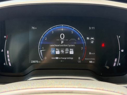 Used 2023 Toyota Corolla Cross XLE w/ Convenience Package FWD image 11
