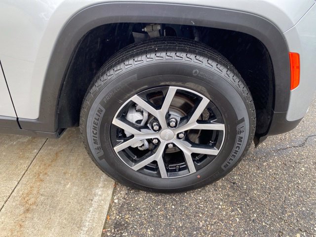 Used 2023 Jeep Grand Cherokee Limited AWD/4WD image 16