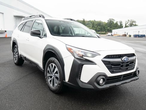 Used 2023 Subaru Outback Premium image 8