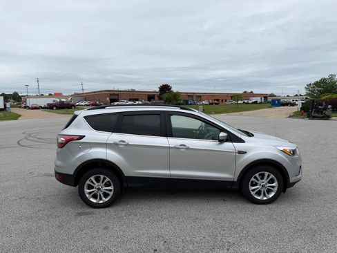 Used 2018 Ford Escape SE FWD image 5
