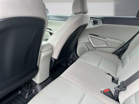 Used 2025 Kia Soul LX w/ LX Technology Package FWD image 14