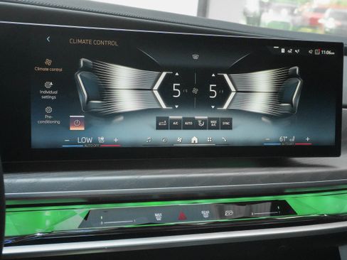 Certified 2023 BMW i7 xDrive60 AWD/4WD image 22