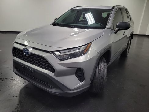 Used 2023 Toyota RAV4 LE AWD/4WD image 4