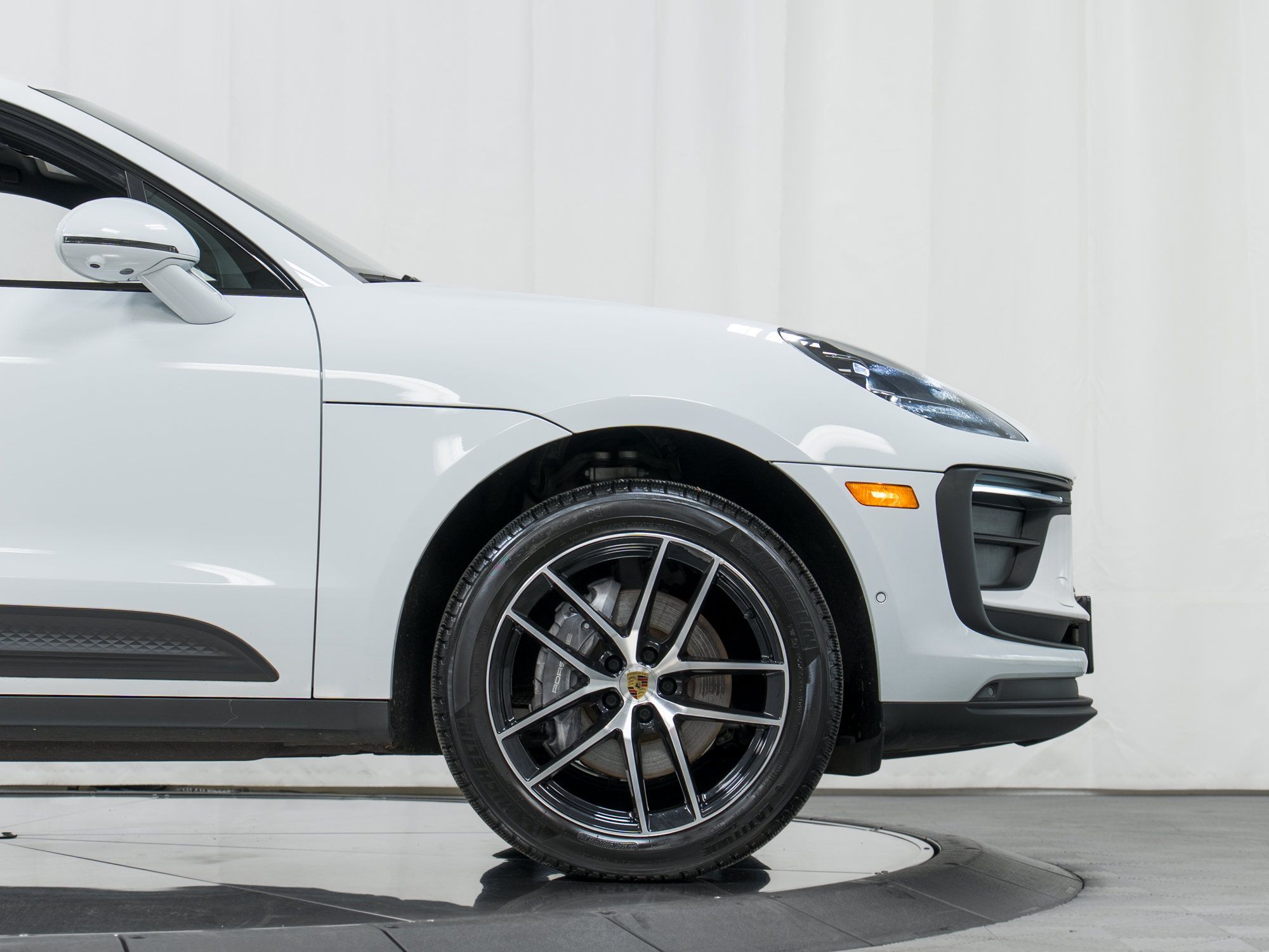 Certified 2023 Porsche Macan AWD/4WD image 11