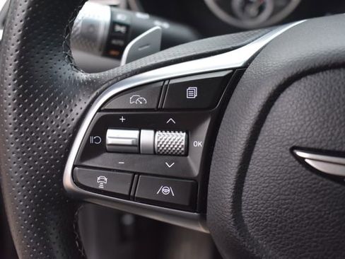 Used 2025 Genesis G70 2.5T image 26