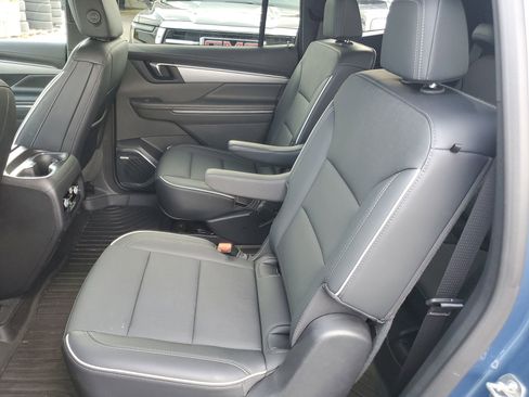 Used 2025 Buick Enclave Preferred w/ Power Package FWD image 12