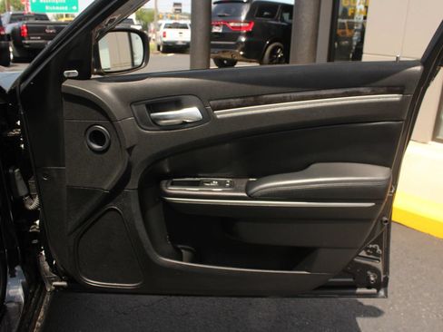 Used 2011 Chrysler 300 Limited RWD image 25
