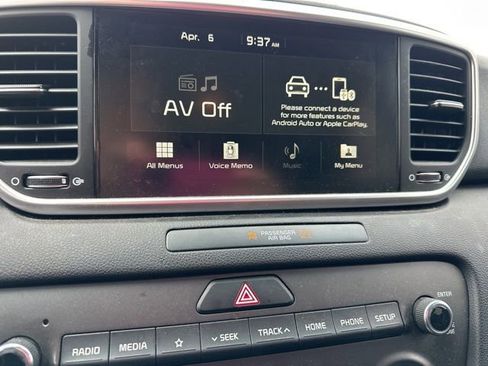 Used 2022 Kia Sportage LX image 12