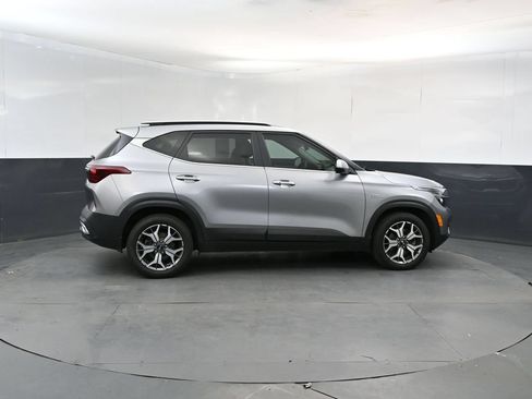 Used 2021 Kia Seltos EX AWD/4WD image 6