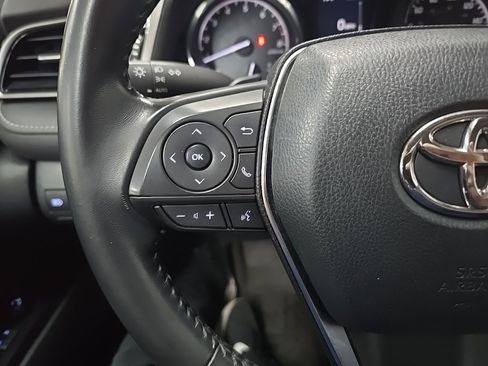 Used 2020 Toyota Camry SE image 19