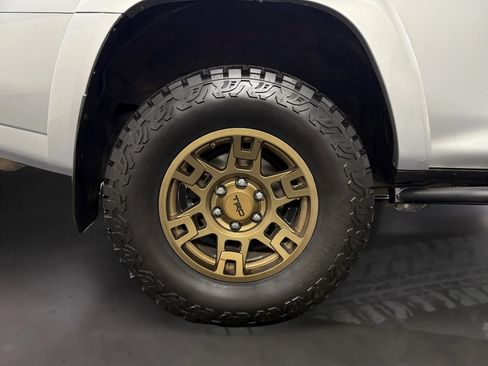 Used 2020 Toyota 4Runner TRD Off-Road AWD/4WD image 18
