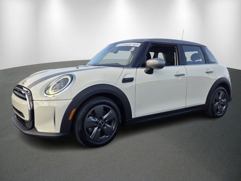 Used 2022 MINI Cooper 4-Door Hardtop image 3