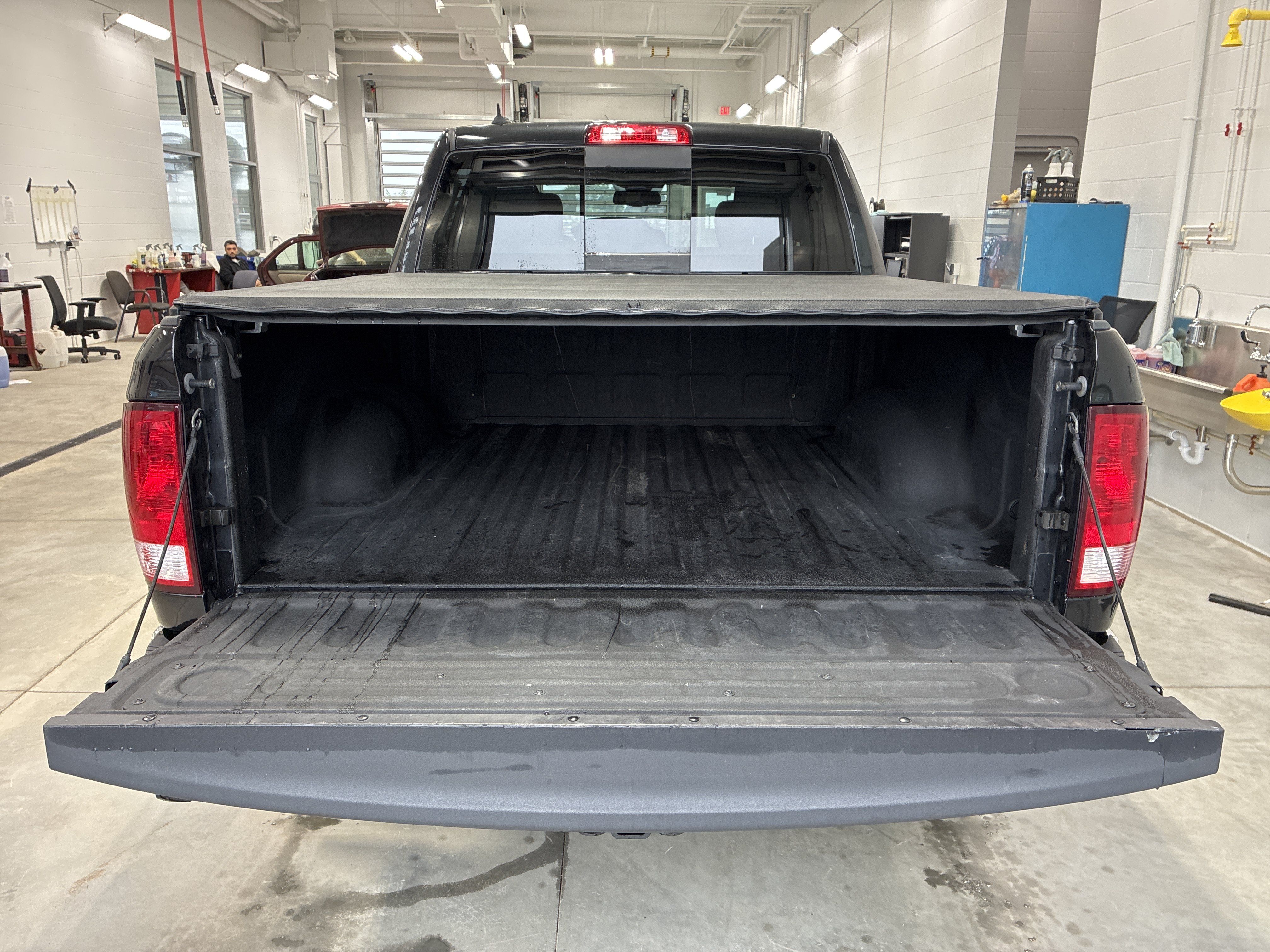Used 2018 RAM 1500 SLT AWD/4WD image 10