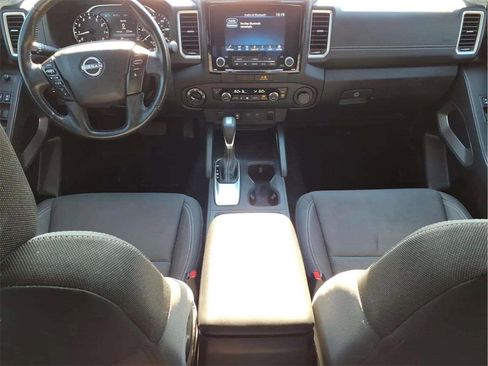 Used 2022 Nissan Frontier SV w/ Technology Package image 11