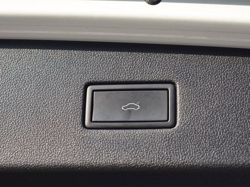 Used 2022 Volkswagen Tiguan SE image 20