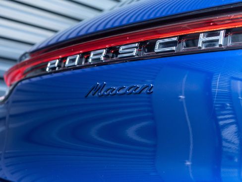 Used 2023 Porsche Macan AWD/4WD image 21