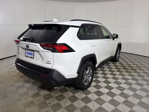 Used 2022 Toyota RAV4 LE AWD/4WD image 8