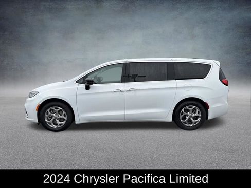 Used 2024 Chrysler Pacifica Limited FWD image 2