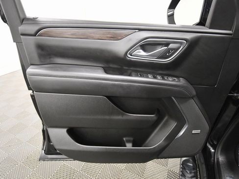 Used 2022 Chevrolet Suburban Z71 image 13