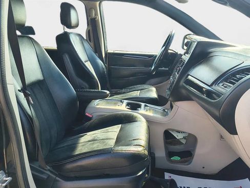 Used 2018 Dodge Grand Caravan SXT image 11