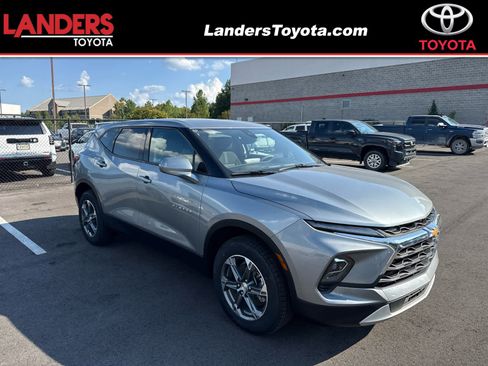 Used 2025 Chevrolet Blazer LT FWD image 1