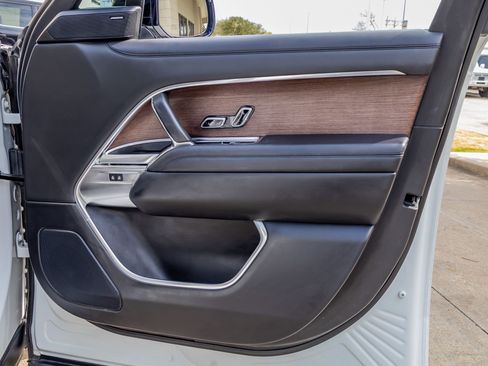 Used 2023 Land Rover Range Rover Long Wheelbase SE AWD/4WD image 34