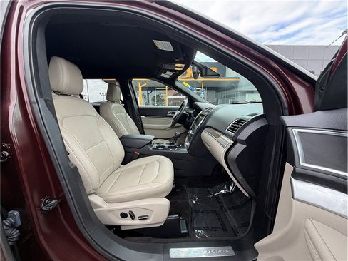 Used 2018 Ford Explorer Limited w/ Ford Safe & Smart Package FWD image 12