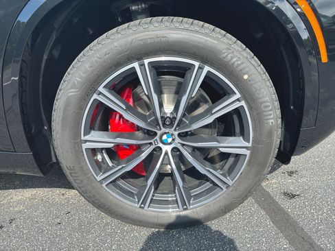 New 2026 BMW X5 xDrive40i w/ M Sport Package AWD/4WD image 2