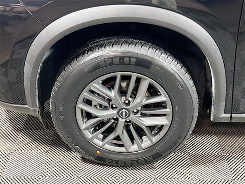 Used 2024 Nissan Rogue S image 28