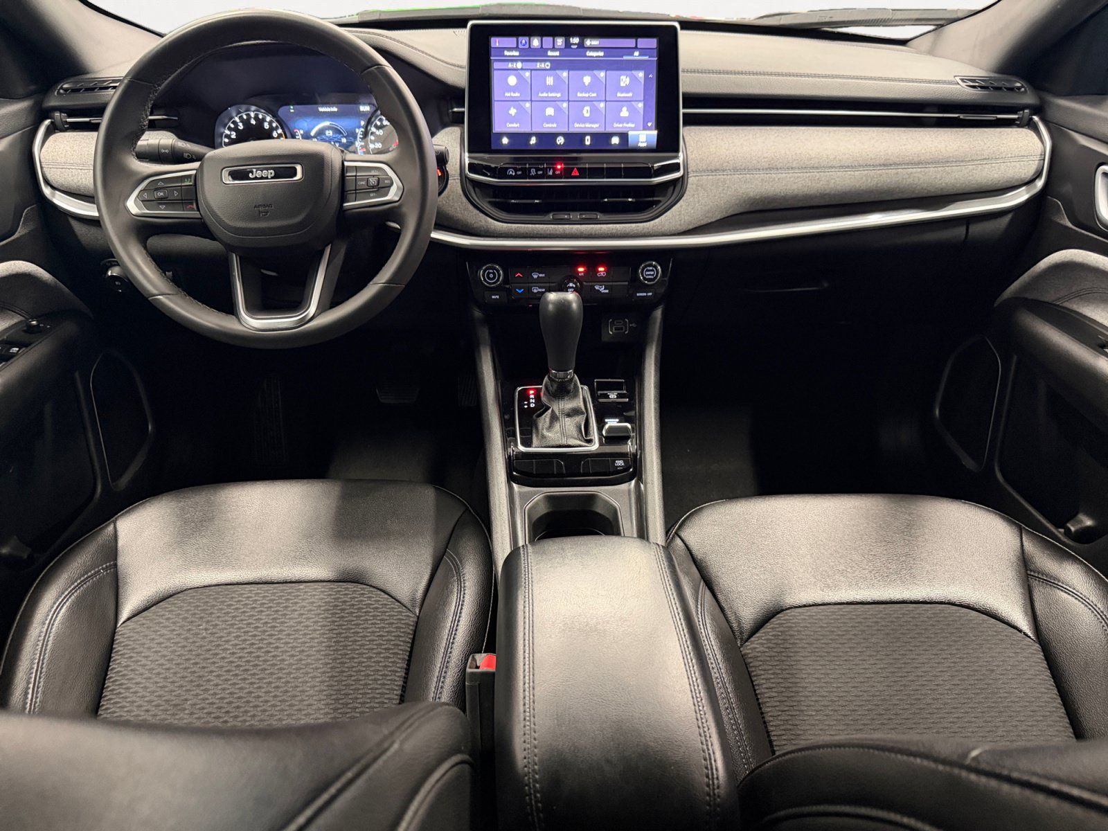 Used 2024 Jeep Compass Latitude AWD/4WD image 3